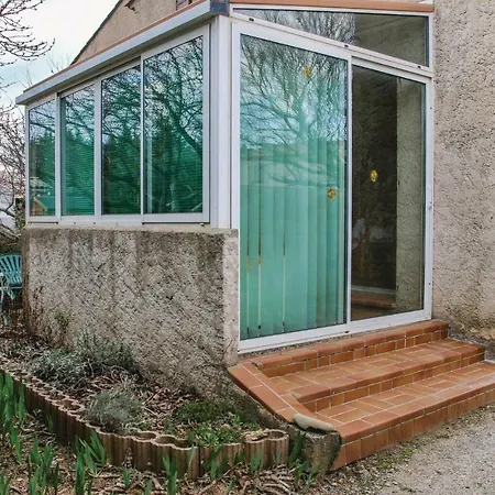 Two-bedroom Holiday In Les Bains בית נופש