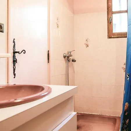 Two-bedroom Holiday In Les Bains *